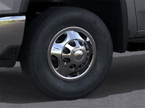 New 2026 Chevrolet Silverado 3500 LT image 9