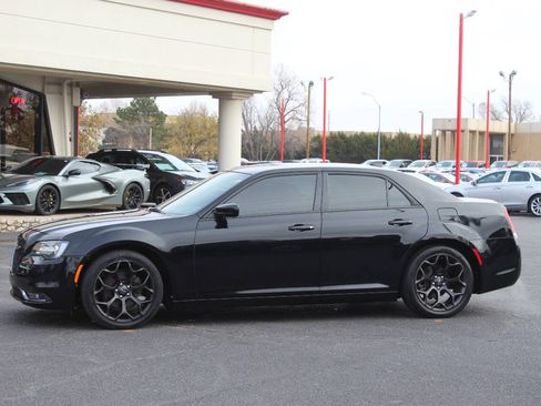 Used 2019 Chrysler 300 S RWD image 6
