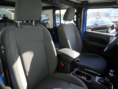 Used 2024 Jeep Wrangler Unlimited w/ Convenience Group AWD/4WD image 29