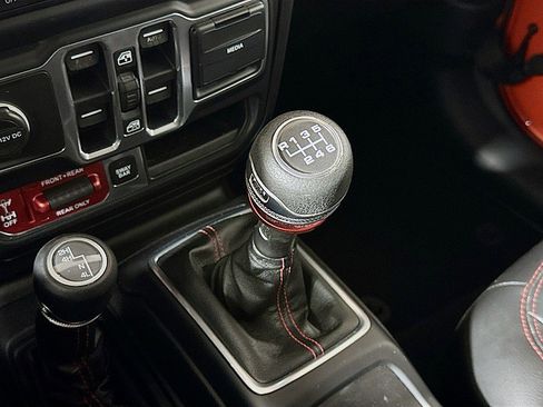 Used 2018 Jeep Wrangler Unlimited Rubicon image 18