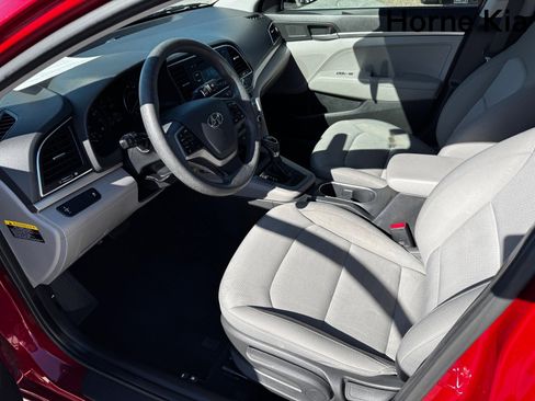 Used 2017 Hyundai Elantra SE image 9