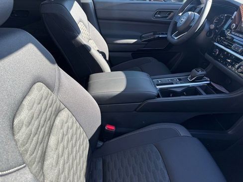 New 2025 Nissan Pathfinder SV image 24