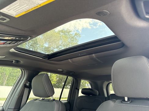 New 2025 Jeep Grand Cherokee Laredo X w/ Luxury Tech Group I image 21