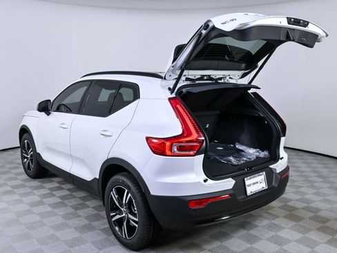 New 2026 Volvo XC40 B5 Core image 31