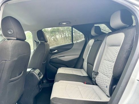 Used 2021 Chevrolet Equinox LS w/ LS Convenience Package image 28