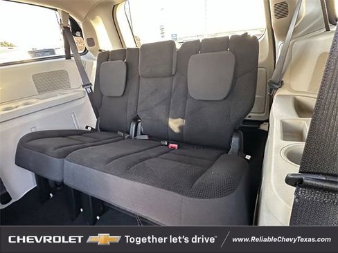 Used 2018 Dodge Grand Caravan SE w/ UConnect Hands-Free Group image 29