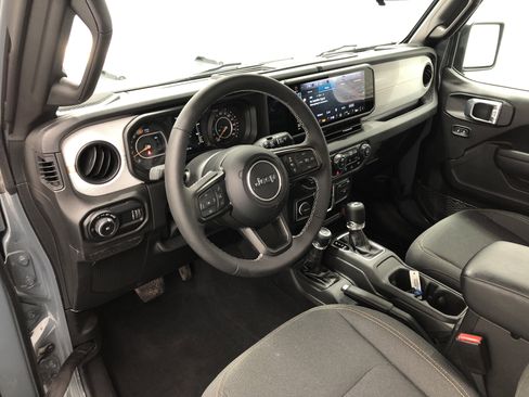 Used 2025 Jeep Wrangler Sport S image 15