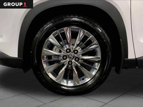 Certified 2024 Toyota Grand Highlander AWD image 11