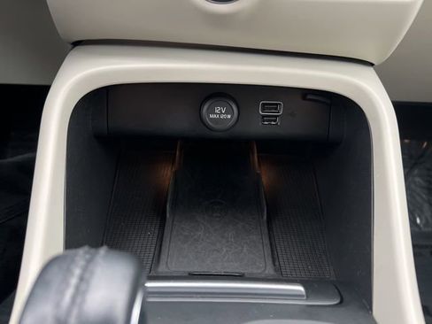 Used 2019 Volvo XC40 T5 Momentum image 35