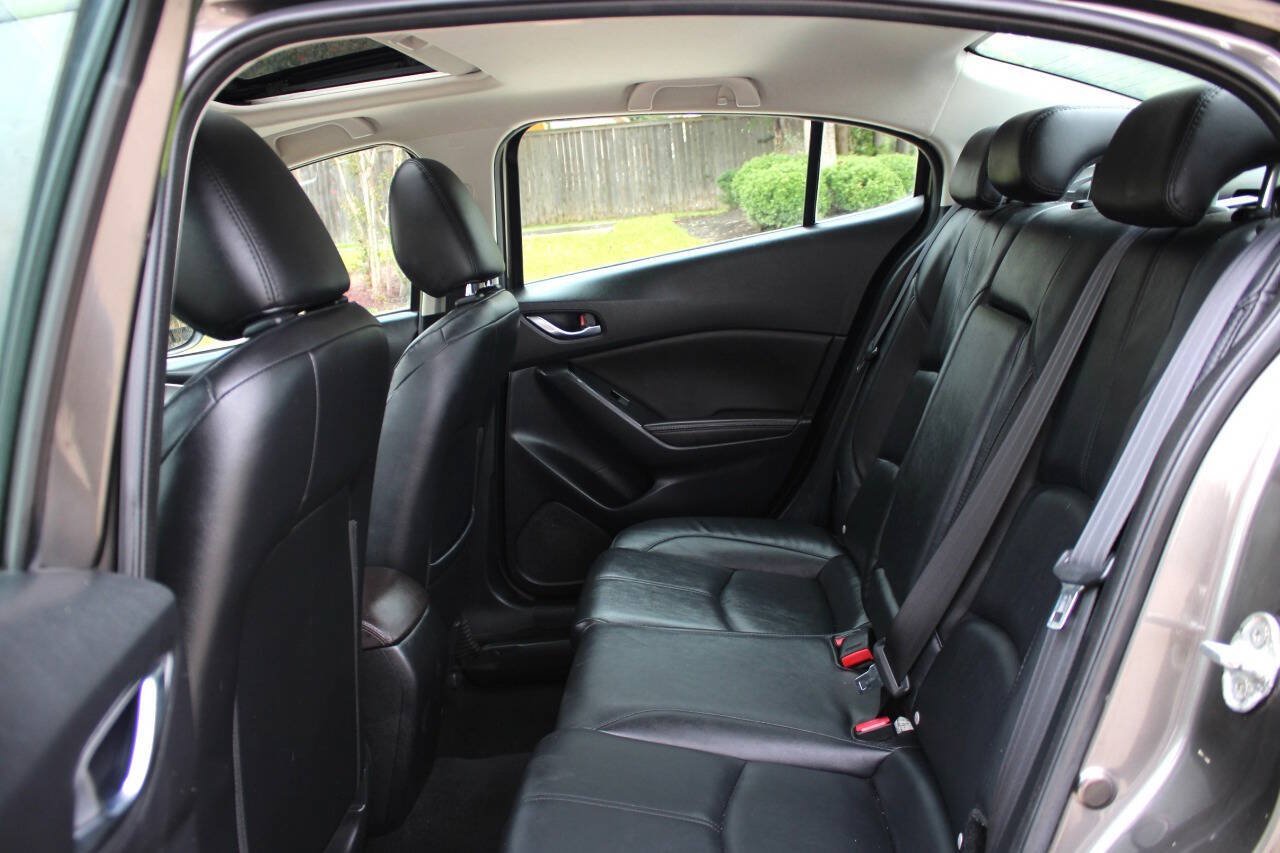 Used 2017 MAZDA MAZDA3 Touring w/ Popular Equipment Package FWD image 10