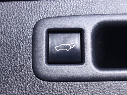 Used 2020 Toyota Highlander LE AWD/4WD image 36