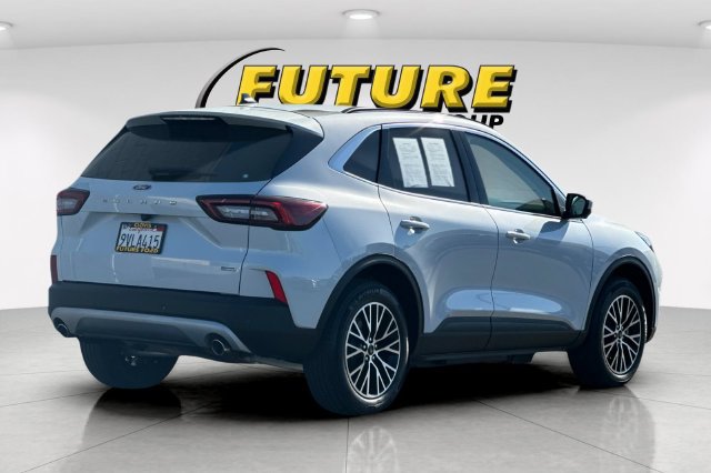 Used 2025 Ford Escape SE w/ PHEV Premium Package FWD image 3