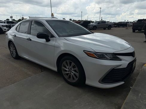 Used 2024 Toyota Camry LE FWD image 8