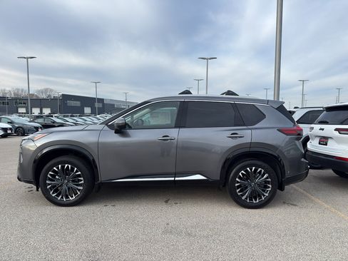 New 2026 Nissan Rogue Platinum image 4