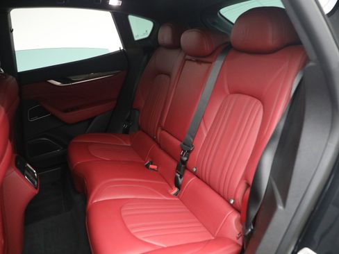 Certified 2023 Maserati Levante GT image 19