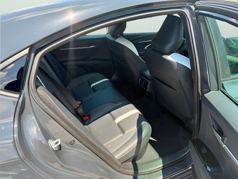 Used 2025 Toyota Camry SE FWD image 9