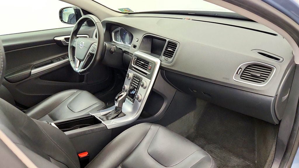 Used 2018 Volvo V60 T5 Cross Country w/ Convenience Package AWD/4WD image 25