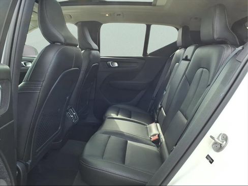 Used 2024 Volvo XC40 B5 Plus w/ Climate Package image 19