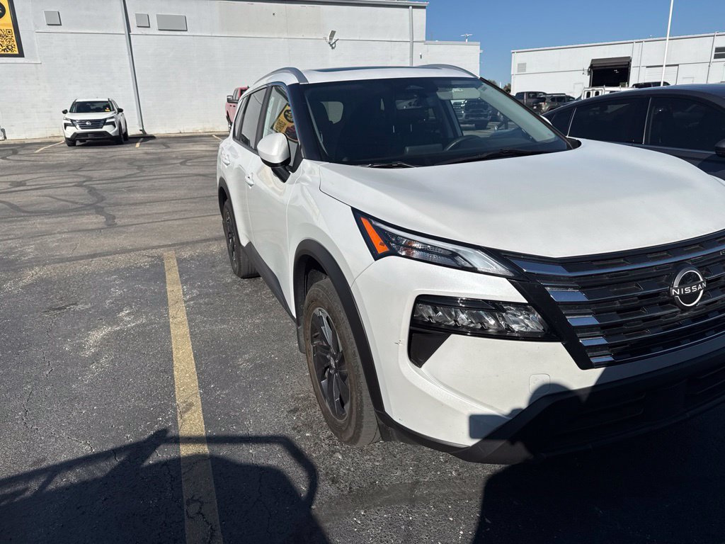 Used 2024 Nissan Rogue SV w/ SV Premium Package AWD/4WD image 11