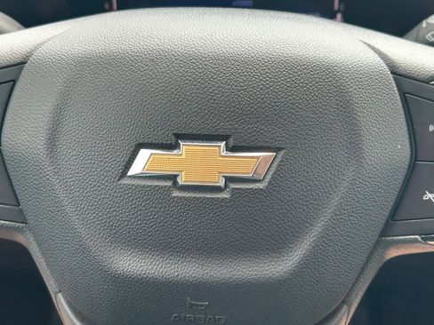 Used 2025 Chevrolet Trax LT FWD image 33