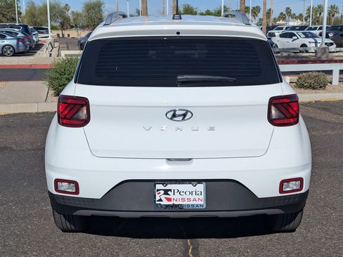 Used 2025 Hyundai Venue SEL image 5
