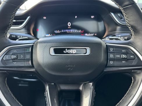 Used 2022 Jeep Grand Cherokee Altitude AWD/4WD image 21