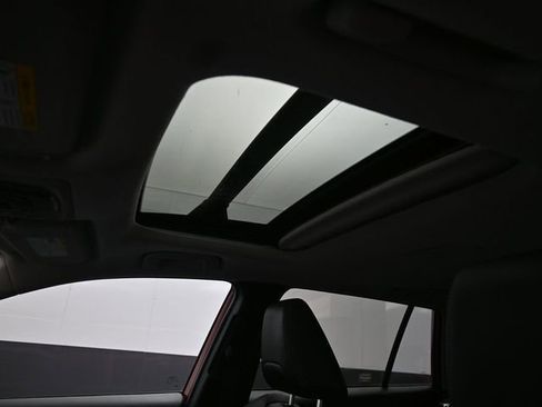 Used 2022 Toyota Corolla Cross XLE w/ Convenience Package image 33