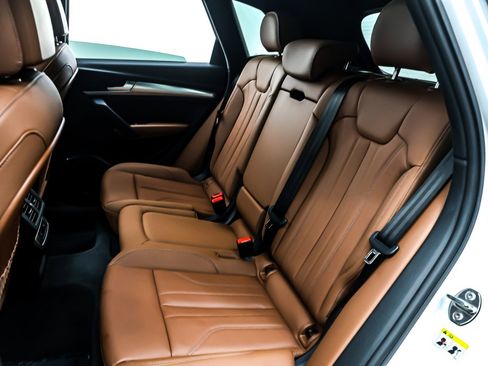 Used 2025 Audi Q5 2.0T Premium w/ Convenience Plus Package image 9