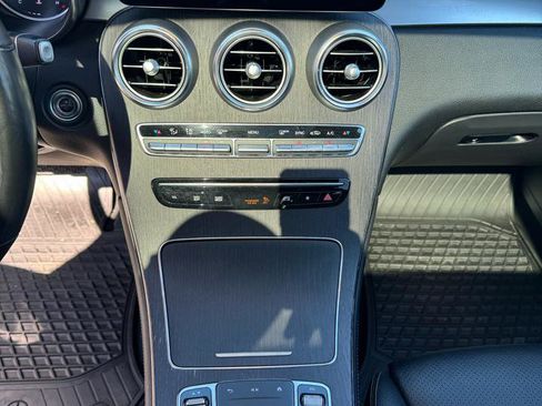 Used 2020 Mercedes-Benz GLC 300 4MATIC image 32