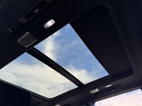 Certified 2023 Cadillac Escalade Premium Luxury Platinum image 31