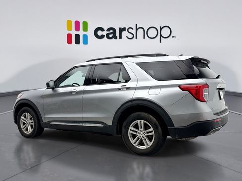 Used 2023 Ford Explorer XLT w/ Equipment Group 202A AWD/4WD image 3