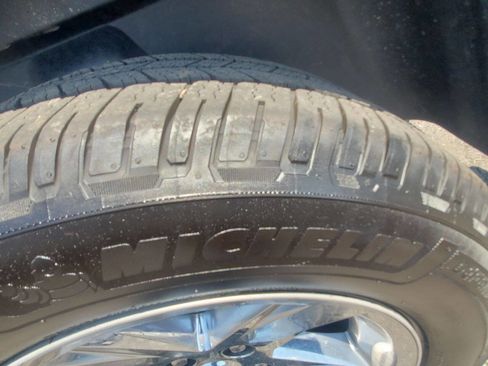 Used 2015 RAM 1500 Express image 25