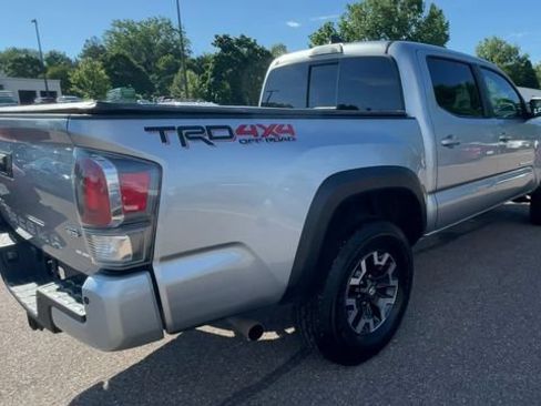 Certified 2022 Toyota Tacoma TRD Off-Road w/ Technology Package AWD/4WD image 2