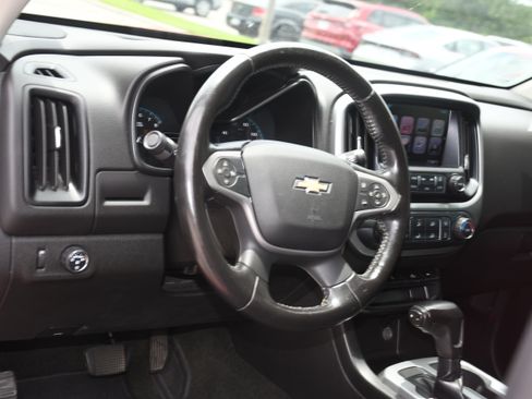 Used 2017 Chevrolet Colorado LT w/ LT Convenience Package RWD image 8