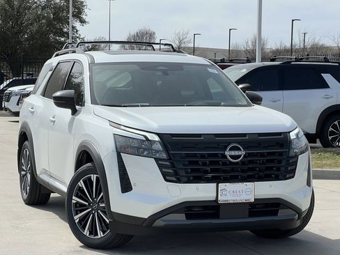 New 2026 Nissan Pathfinder Platinum w/ Cargo Package FWD image 2