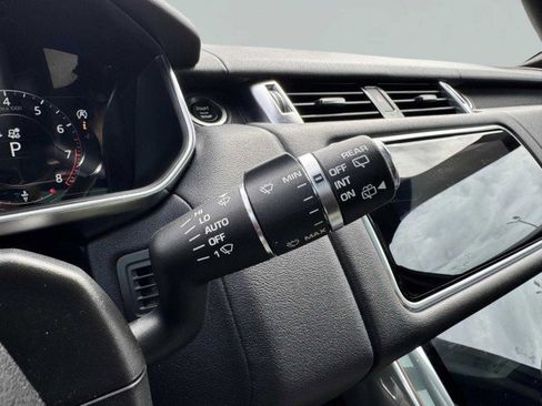 Used 2018 Land Rover Range Rover Sport HSE image 25