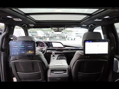 Used 2023 Cadillac Escalade ESV V image 3