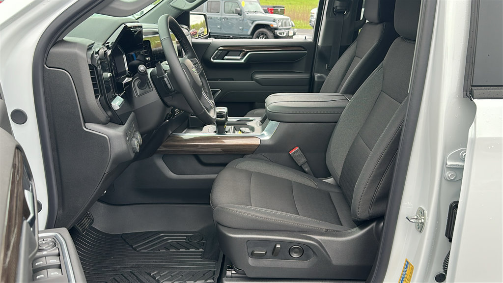 New 2026 Chevrolet Silverado 1500 RST w/ Dark Appearance Package AWD/4WD image 16