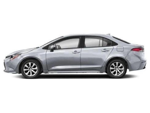 Used 2025 Toyota Corolla LE image 3