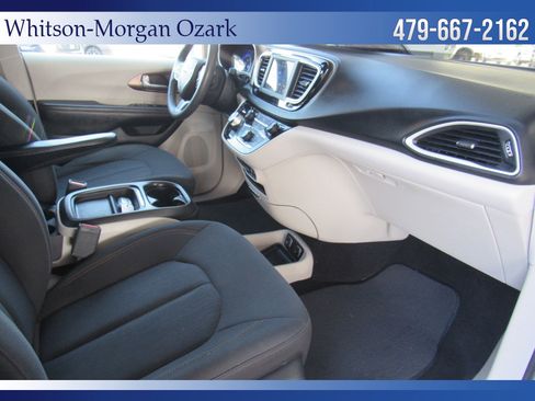 Used 2018 Chrysler Pacifica Touring Plus w/ Tire & Wheel Group image 32