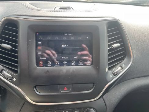 Used 2020 Jeep Cherokee Latitude AWD/4WD image 10