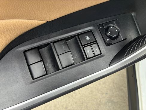 Used 2021 Toyota RAV4 XLE w/ Convenience Package FWD image 9