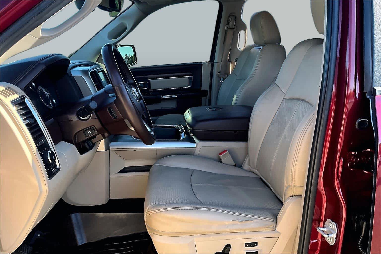 Used 2018 RAM 1500 Laramie w/ Convenience Group AWD/4WD image 7