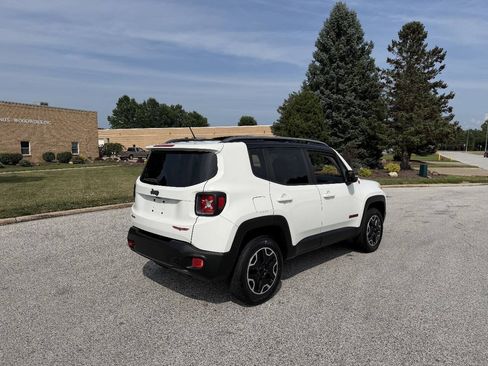 Used 2015 Jeep Renegade Trailhawk AWD/4WD image 3