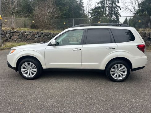 Used 2011 Subaru Forester 2.5X Premium w/ All-Weather Pkg image 2