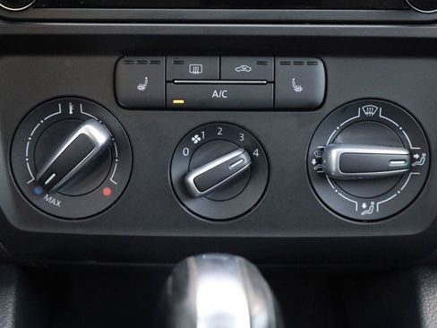 Used 2017 Volkswagen Jetta SE FWD image 39