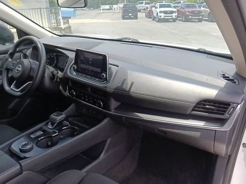 Used 2024 Nissan Rogue S AWD/4WD image 31