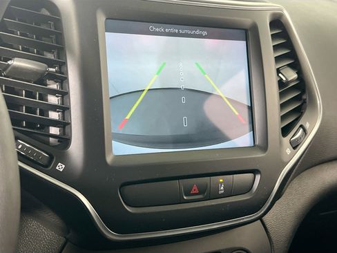 Used 2022 Jeep Cherokee Latitude Lux w/ Sun & Sound Group AWD/4WD image 13
