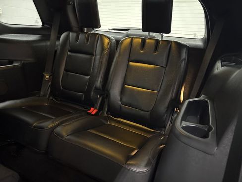 Used 2017 Ford Explorer XLT w/ Equipment Group 202A image 30