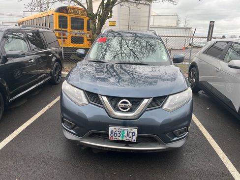 Used 2016 Nissan Rogue S w/ Appearance Package image 1